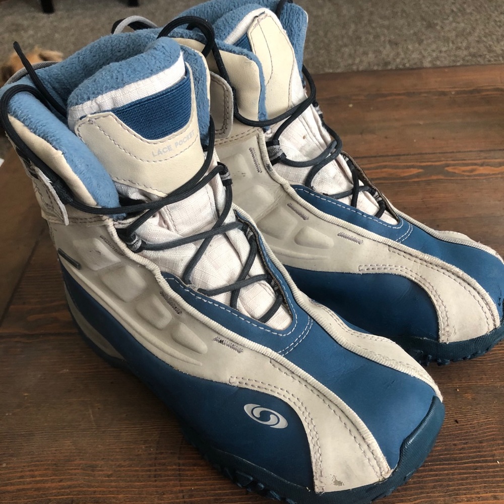 Women’s Salomon Snow Boarding Boots Size 7